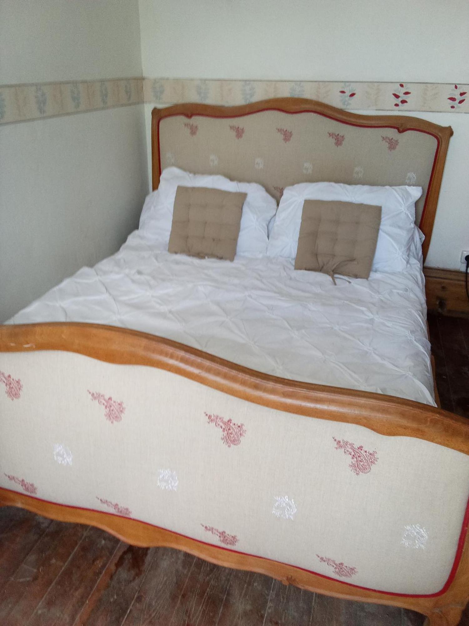 La Grille Fleurie, Chambres D'Hote Chez L'Habitant Arthonnay Экстерьер фото
