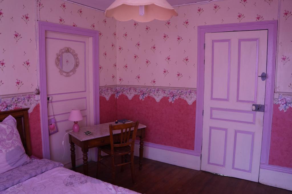 La Grille Fleurie, Chambres D'Hote Chez L'Habitant Arthonnay Экстерьер фото