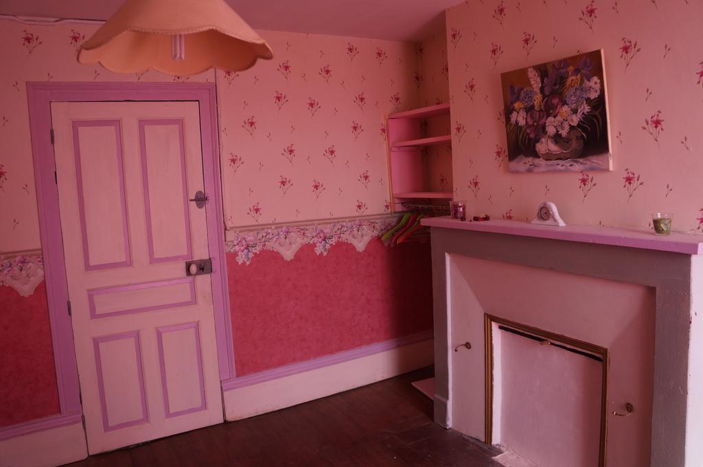 La Grille Fleurie, Chambres D'Hote Chez L'Habitant Arthonnay Экстерьер фото